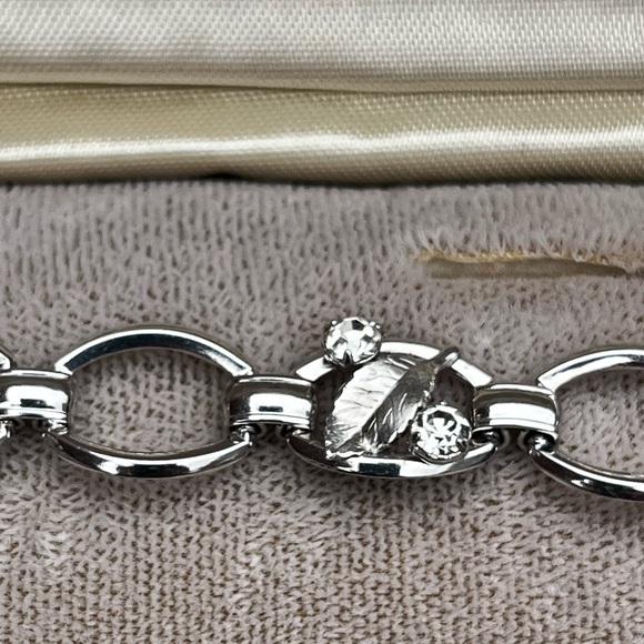 Vintage Silver Toned Krementz Clear Rhinestone Leaf Bracelet Retro - Picture 10 of 11